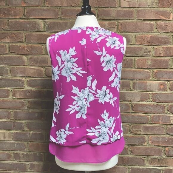 Rose + Olive Magenta Floral Sleeveless Blouse - Picture 4 of 7